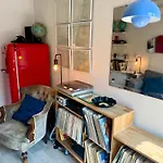 Retro Marine A 50m Des Falaises En Plein Centre Holiday home