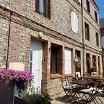 Holiday home Retro Marine A 50m Des Falaises En Plein Centre Etretat